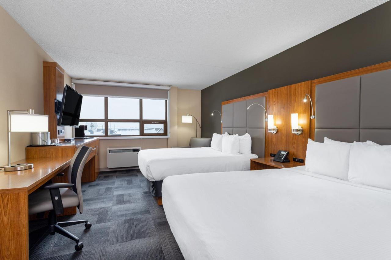 Ramada By Wyndham Northern Grand Hotel & Conference Centre Fort St. John Kültér fotó