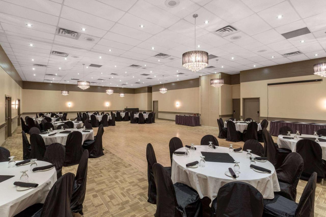 Ramada By Wyndham Northern Grand Hotel & Conference Centre Fort St. John Kültér fotó